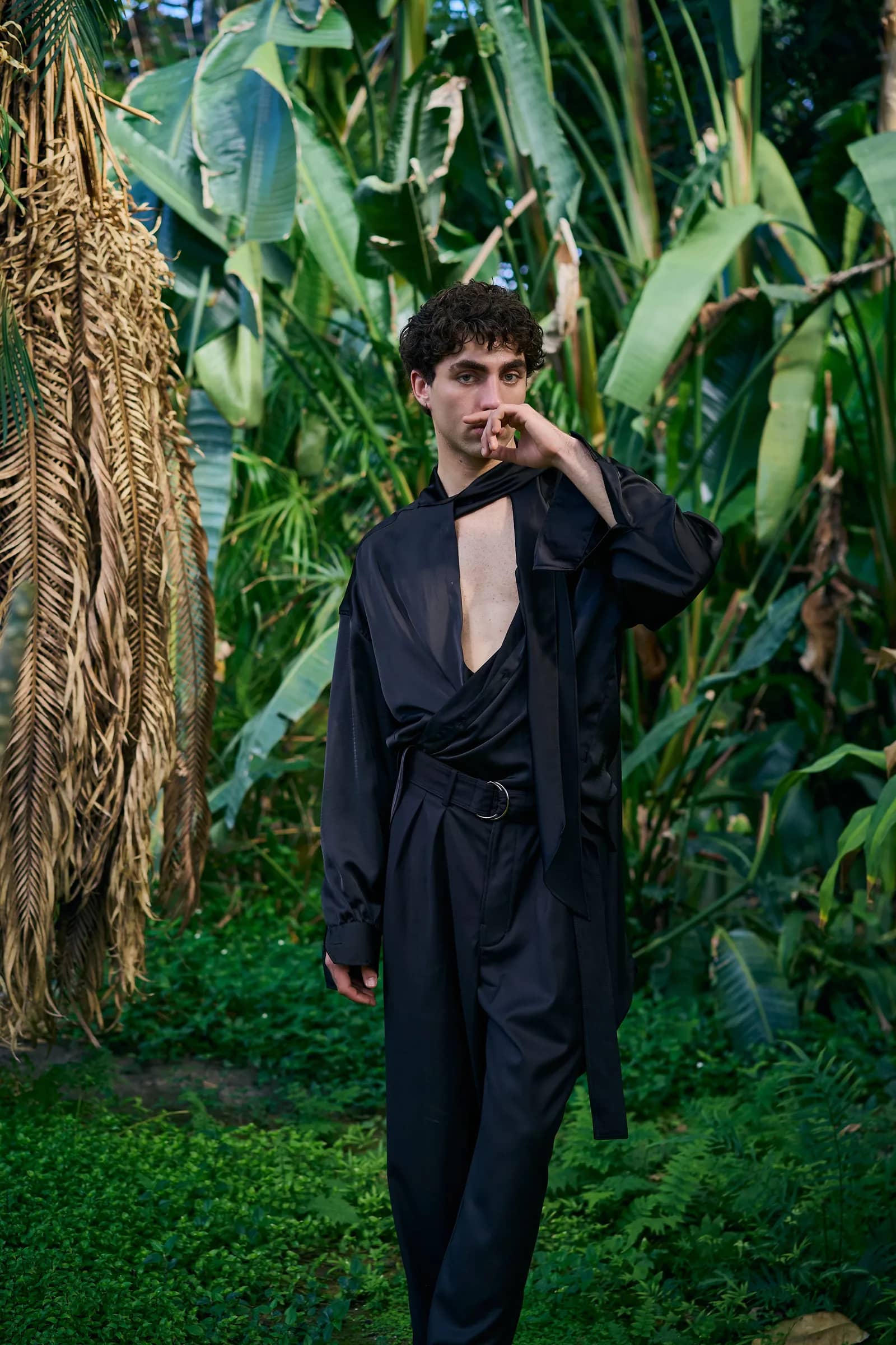 ОВЕРСАЙЗ СОРОЧКА З ШЛЕЙФОМ ЧОРНА